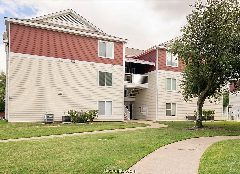 1st image of 523 Parkway #304
