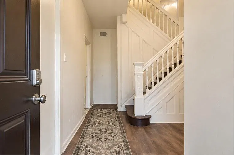 5517 Black St - 1 — Photo 2