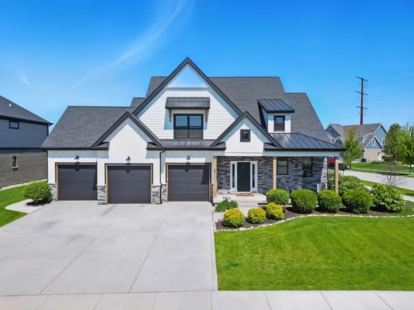 10328 Silver Maple Dr, Saint John, IN 46373