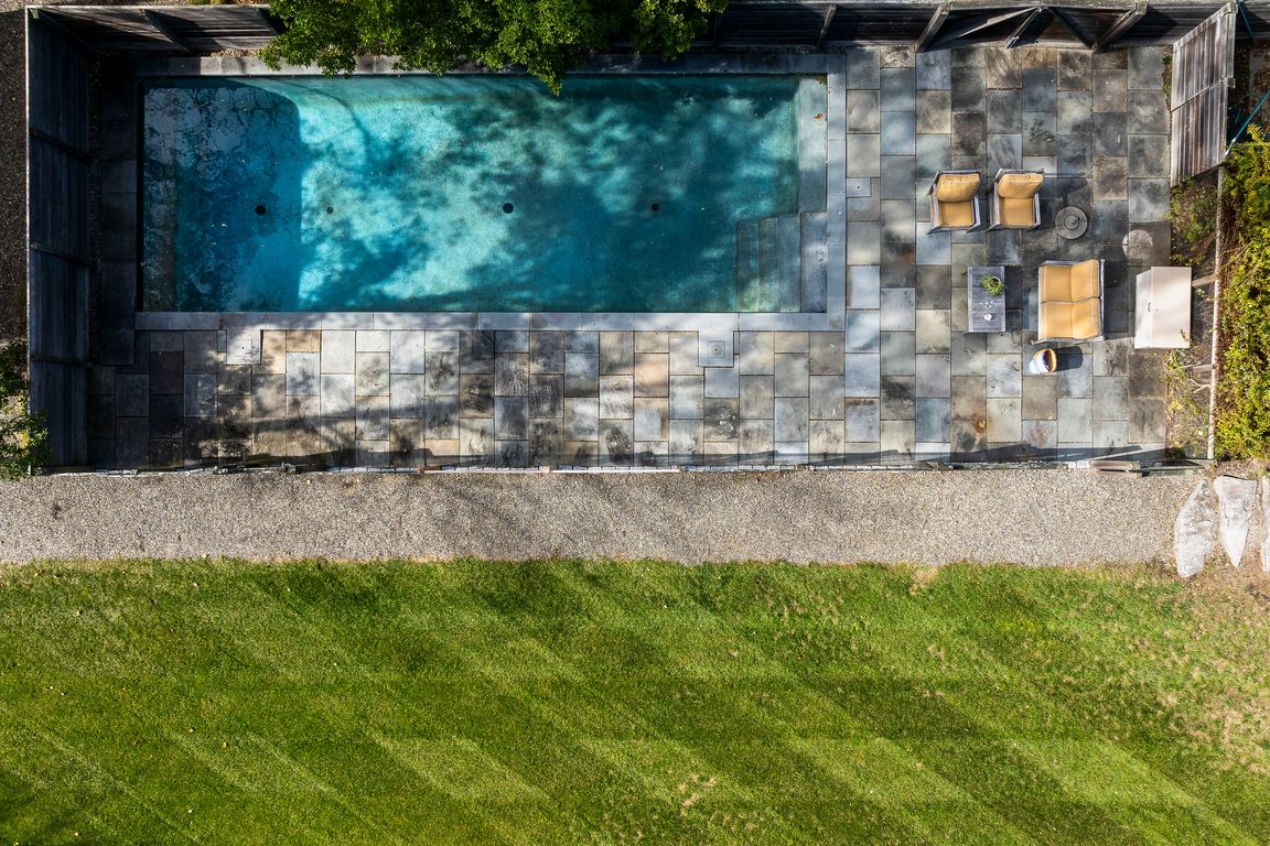 next background image