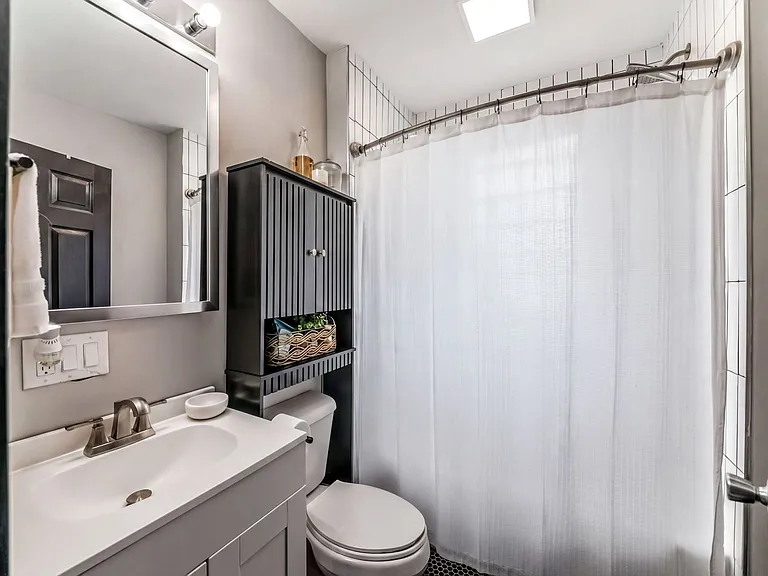 302 E Markison Ave #302 — Photo 15