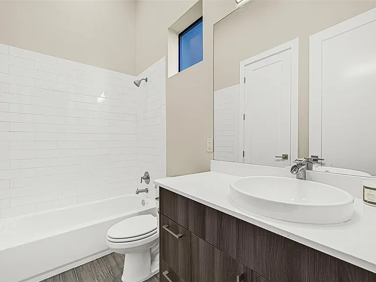 2317 Eagle St — Photo 9