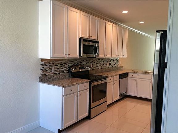 3rd image of 2721 NE 14th St #102