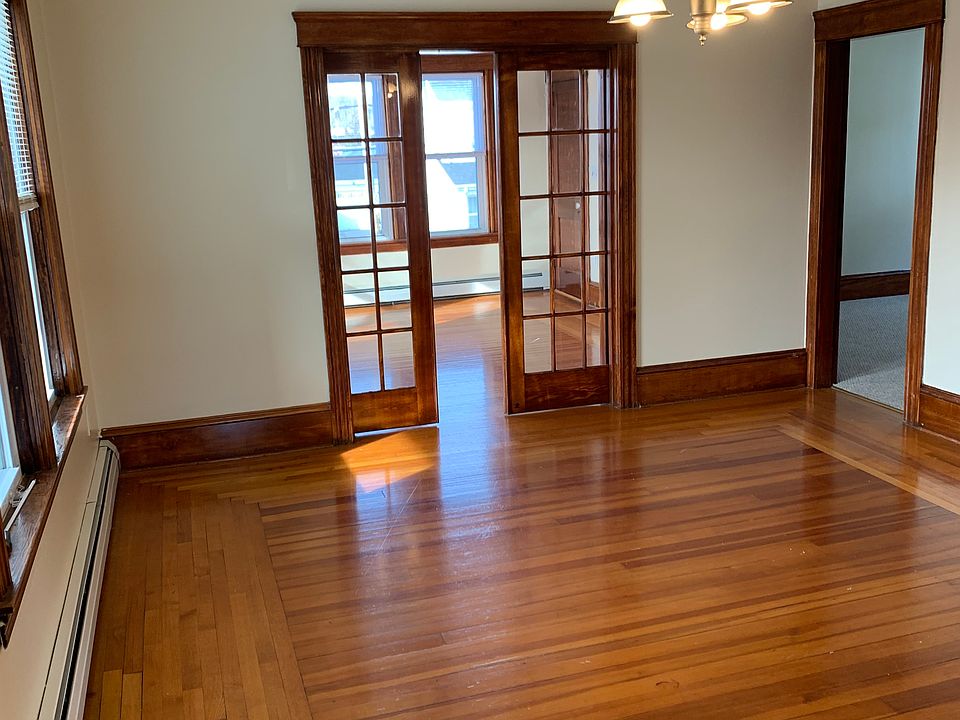 1st image of 1133 Lonsdale Ave