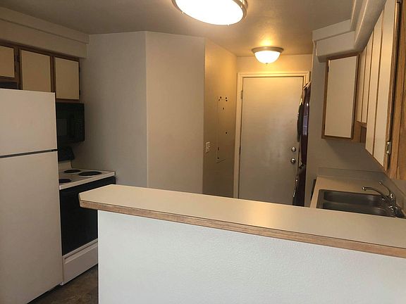 4th image of 714 NW Sunburst Ct