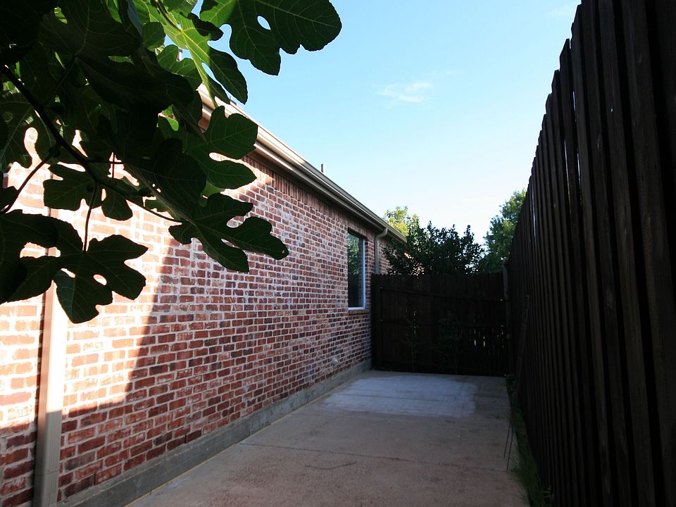 1st image of 426 Greenfield Dr