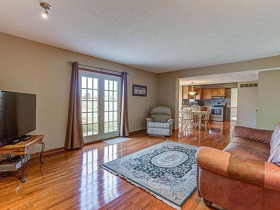 2nd image of 4532 Aspen Dr