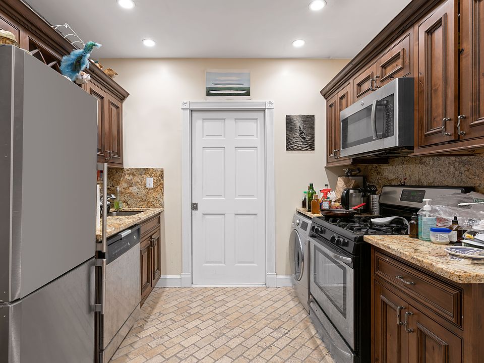 1st image of 101 Charles St APT 2RE