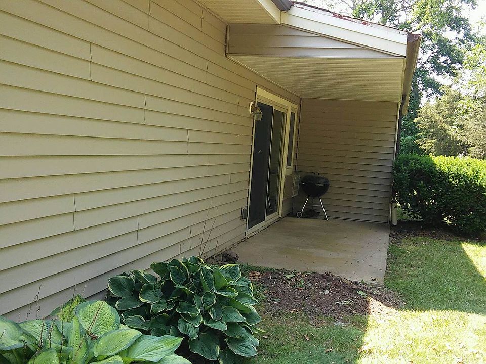 159 Sheraton Ln Norwich CT Zillow