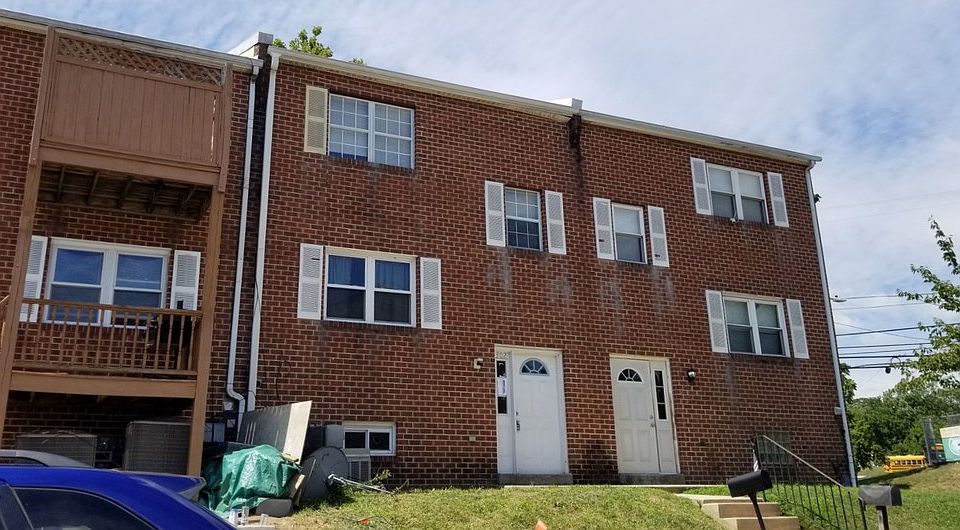 2nd image of 302 Christopher Pl