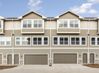 20854 R Ct, Elkhorn, NE 68022