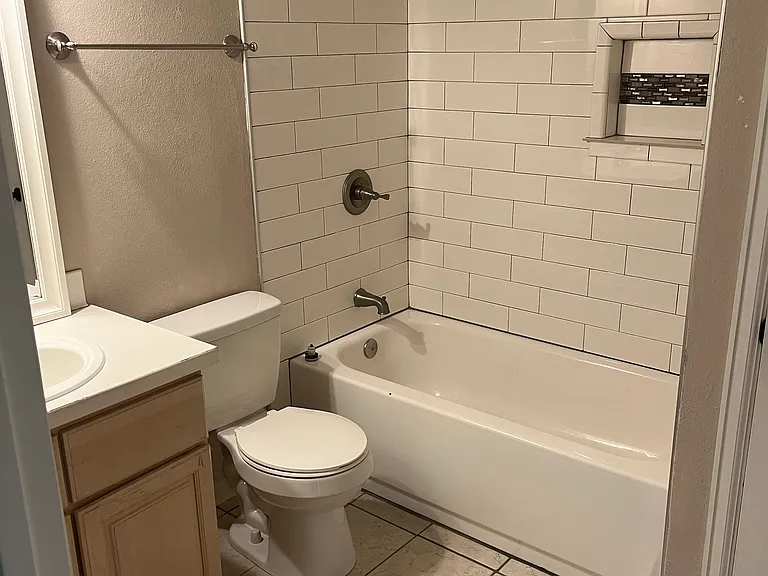 286 S Madison Ave — Photo 14