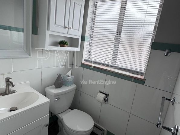 2010 W Market St APT 9