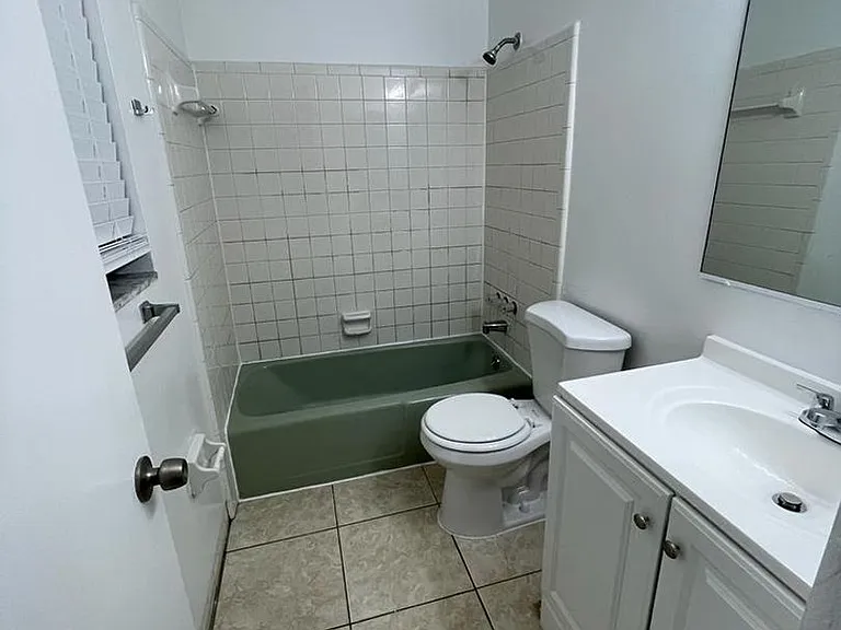 3498 NE 11 Ave — Photo 6