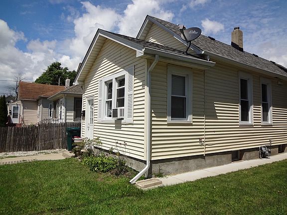 5th image of 916 Forest Ave