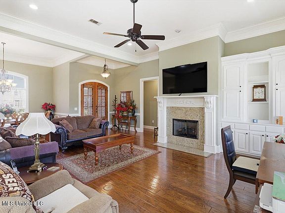 5th image of 111 Bellemeade Trce