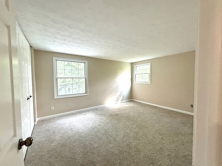 5835 Woodpine Ct — Photo 12