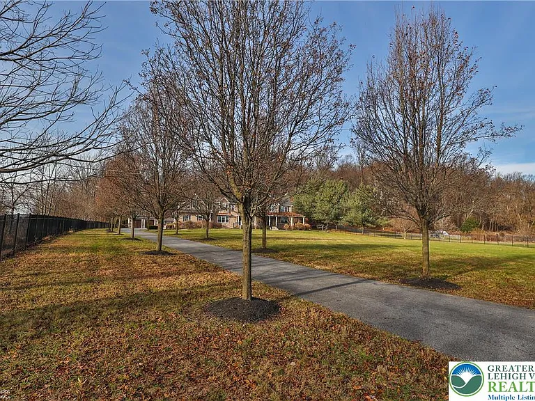 284 Walker Rd — Photo 3