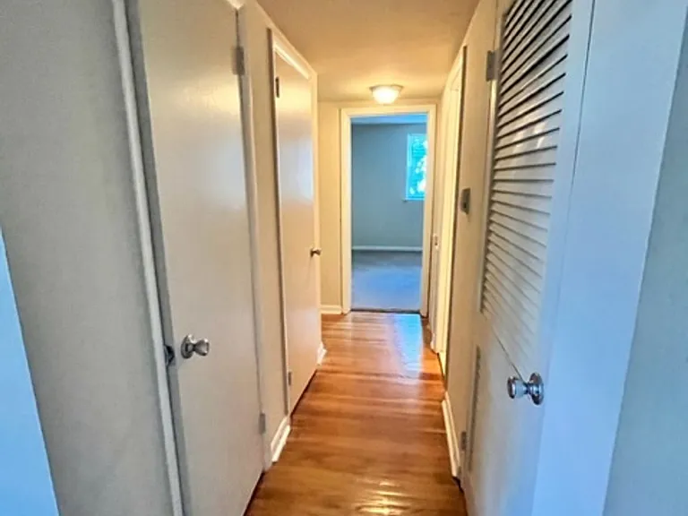 Lincoln Crossing Apartments — Photo 7