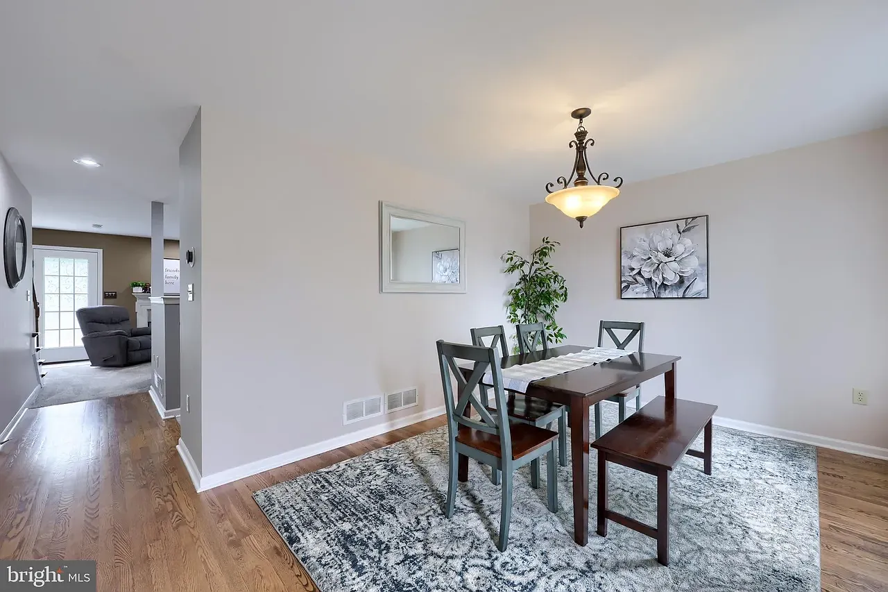 3 bed, 1560 sqft, $2,195 — Photo 3