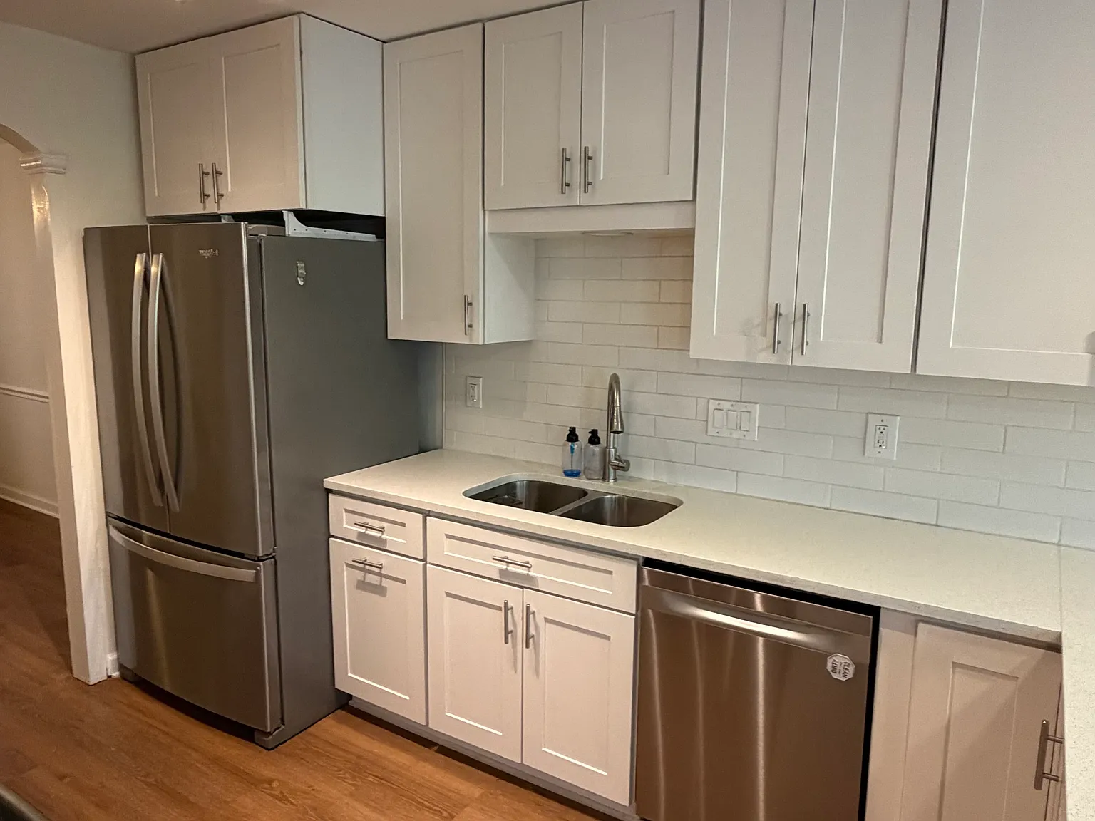 5 bed, 2.5 bath, 1800 sqft, $3,280 — Photo 2