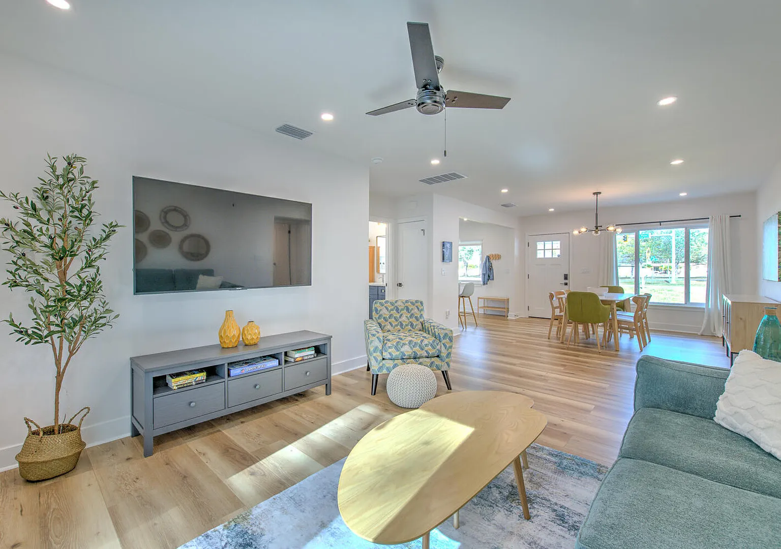 The Peacock Place Family Home w/Heated Pool — Photo 3