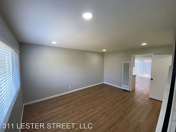 5th image of 979 Elgin St APT C