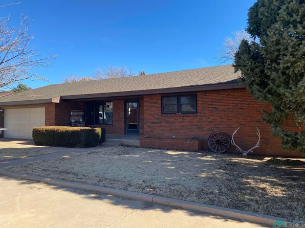903 5th St, Farwell, TX 79325