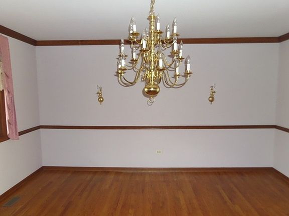3rd image of 3117 Whispering Oaks Ln