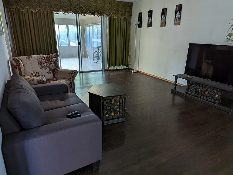 1013 Iris Ave — Photo 3