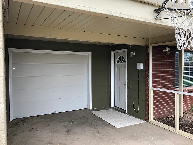 1511 S Summit View Dr #UPPER LEVEL — Photo 1