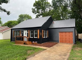 420 W Sycamore St, Nevada, MO 64772