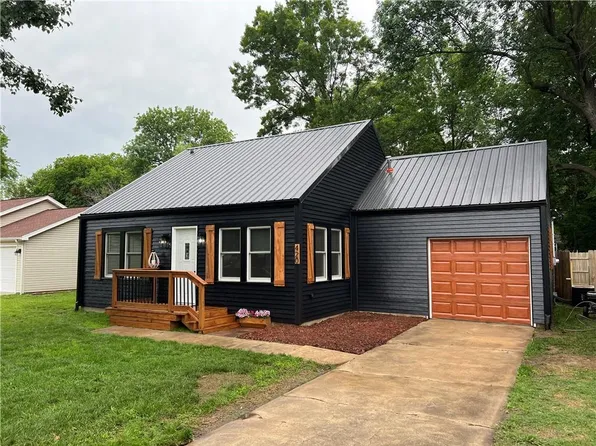 420 W Sycamore St, Nevada, MO 64772