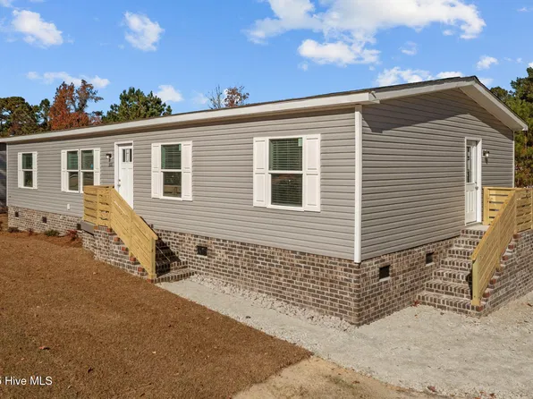 300 N Red Maple Court, Swansboro, NC 28584
