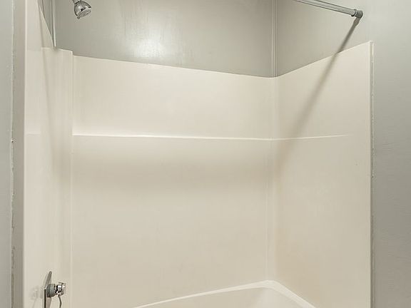 4th image of 2908 Williamsburg Ln #2910