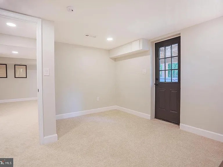 8511 Potomac Ave — Photo 23