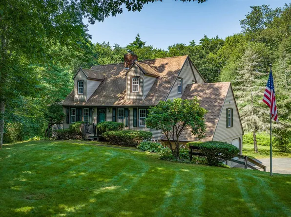 131 East Road, Hampstead, NH 03841