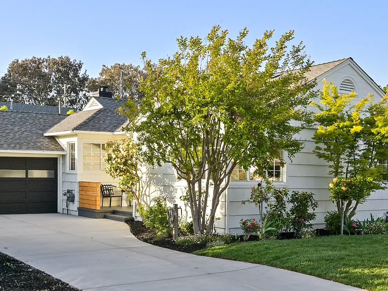 108 Arrowood Ln — Photo 1