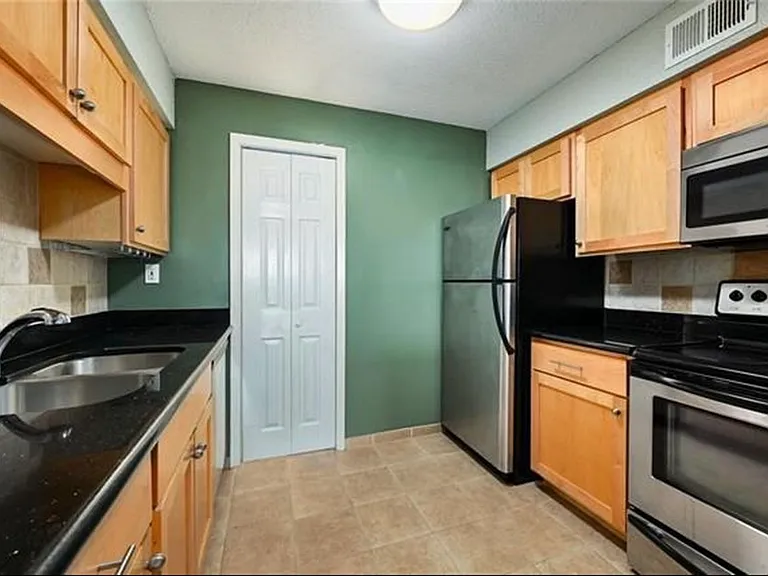 4143 Roanoke Rd #6 — Photo 2