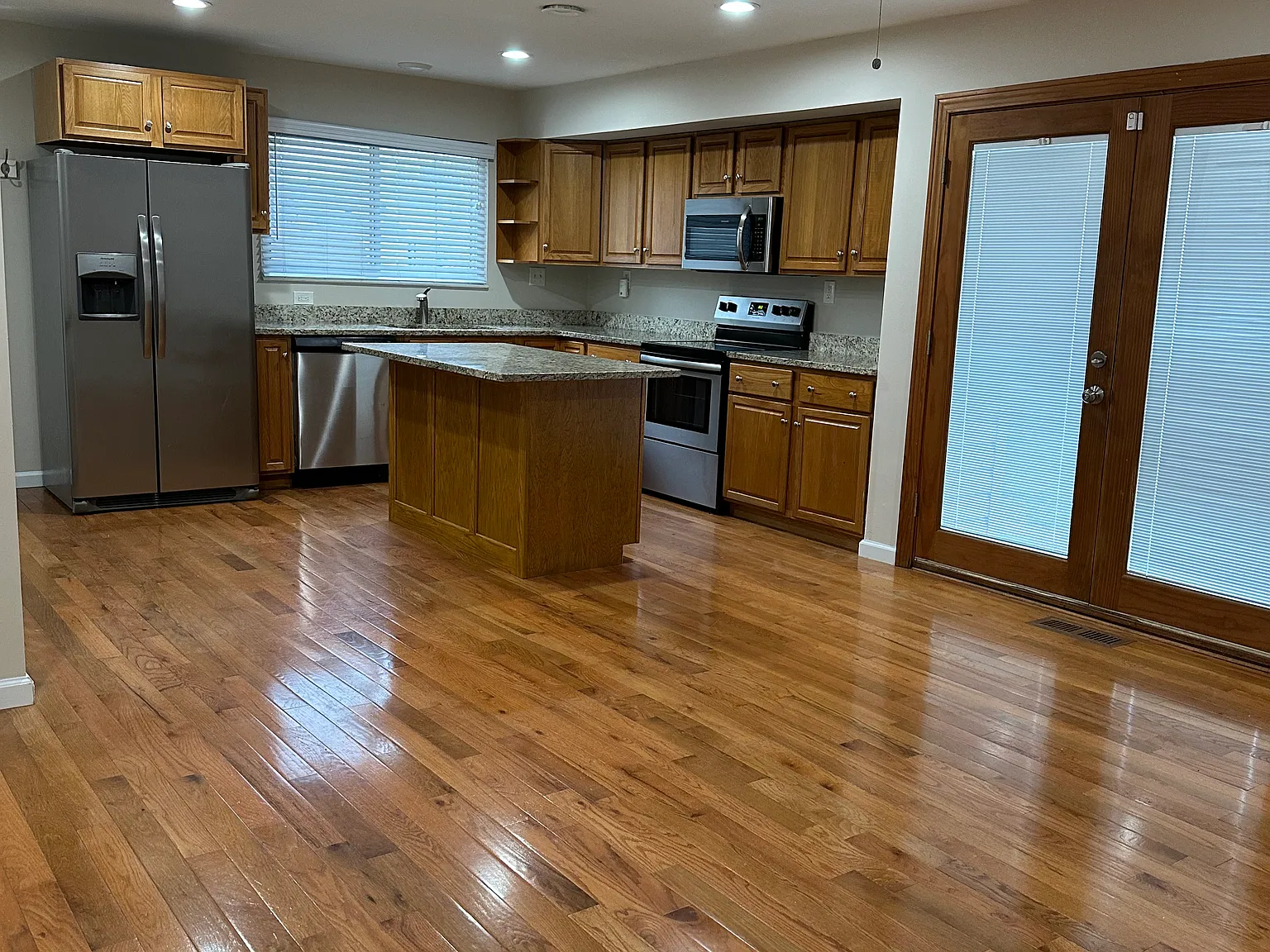 3 bed, 1334 sqft, $2,050 — Photo 2