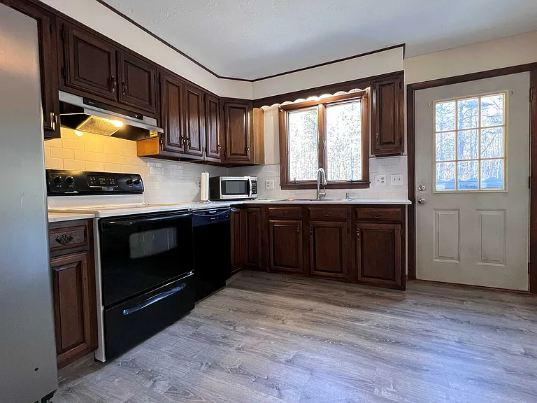 23 Hospital Rd #SINGLE FAMILY HOME — Photo 8