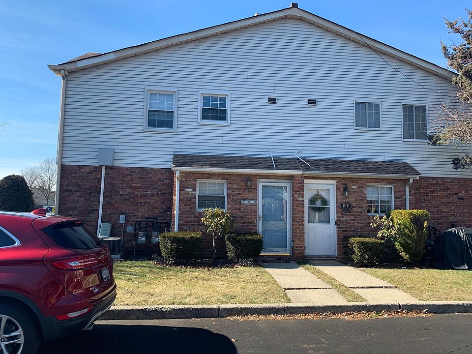 1st image of 11 Revere Ln