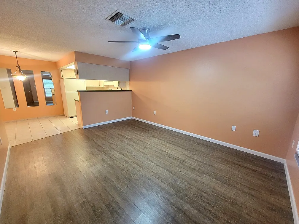 2 bed, 1.5 bath, 825 sqft, $1,100 — Photo 4