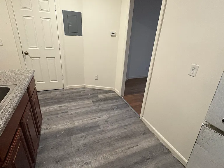 230 3rd St #6 — Photo 6