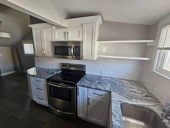 2nd image of 1126 Linden St #B