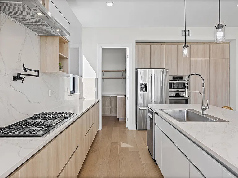 1020 Mountain Leather Dr — Photo 8