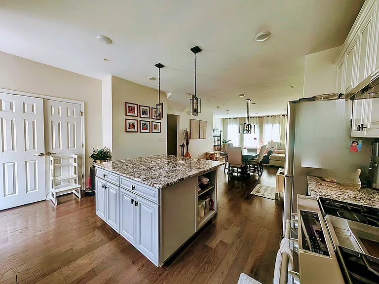 44 Litchfield Ln — Photo 3