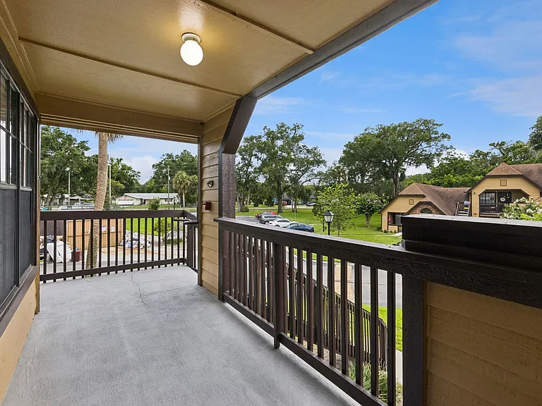 320 Black Oak Ct #204 — Photo 4