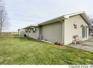 701 N Oakley St, Edinburg, IL 62531