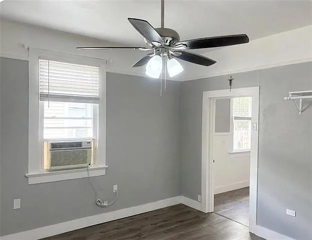 429 Chalmette St — Photo 9